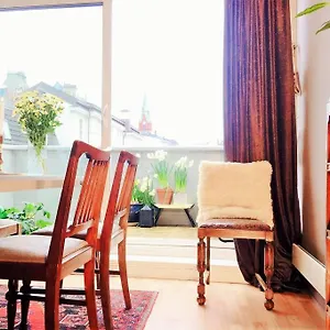 https://apt-central-2br-with-balconies-and-art-in-historical.hotelsinbergen.net
