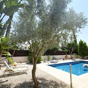 https://nefeli-villas.hotelsatayianapa.com
