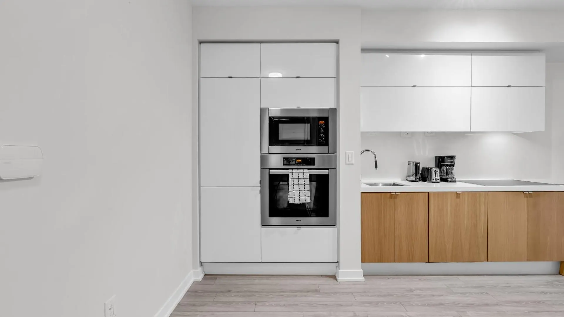 Downtown Premium Condo Toronto Canada